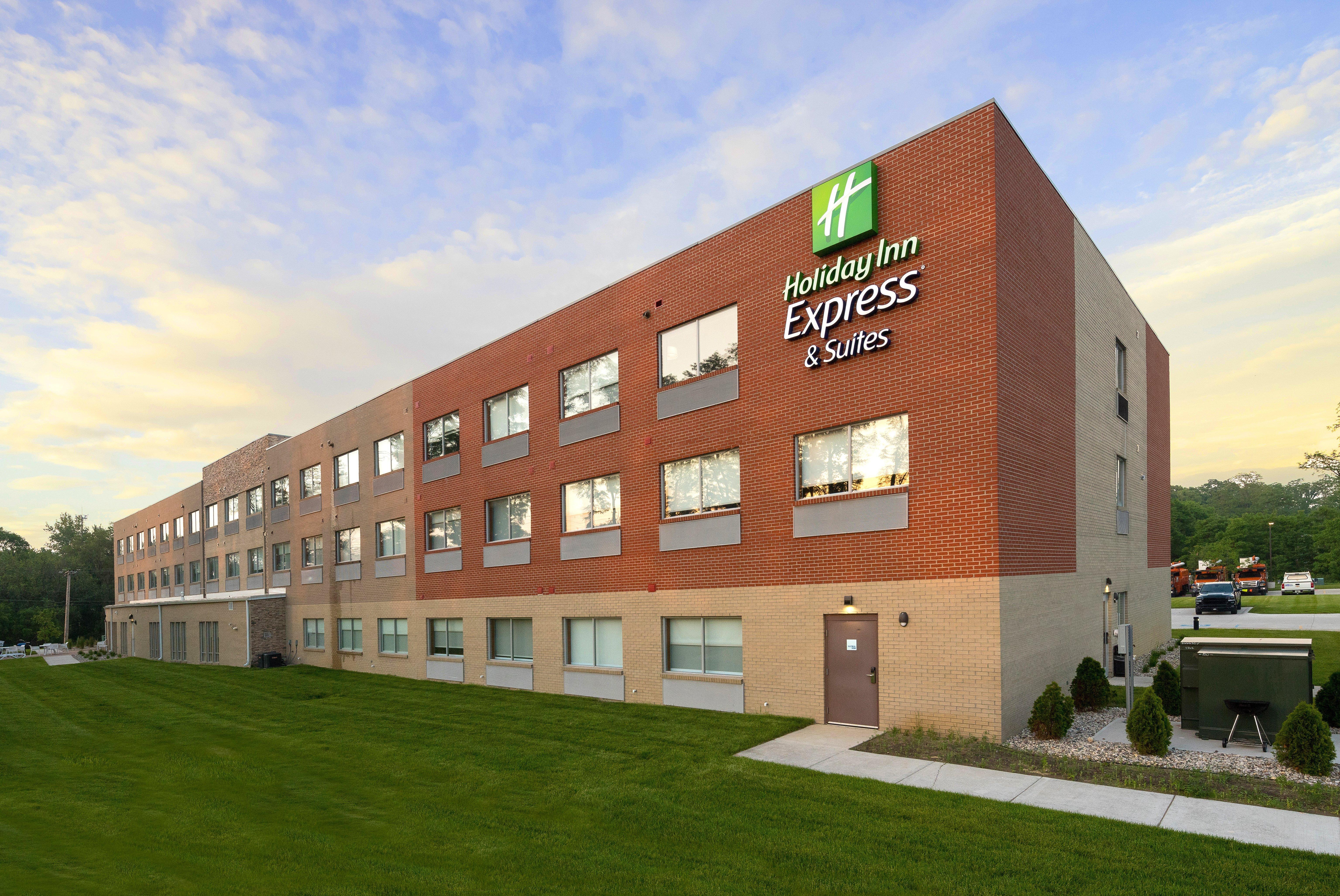 Holiday Inn Express & Suites - Portage By Ihg Bagian luar foto