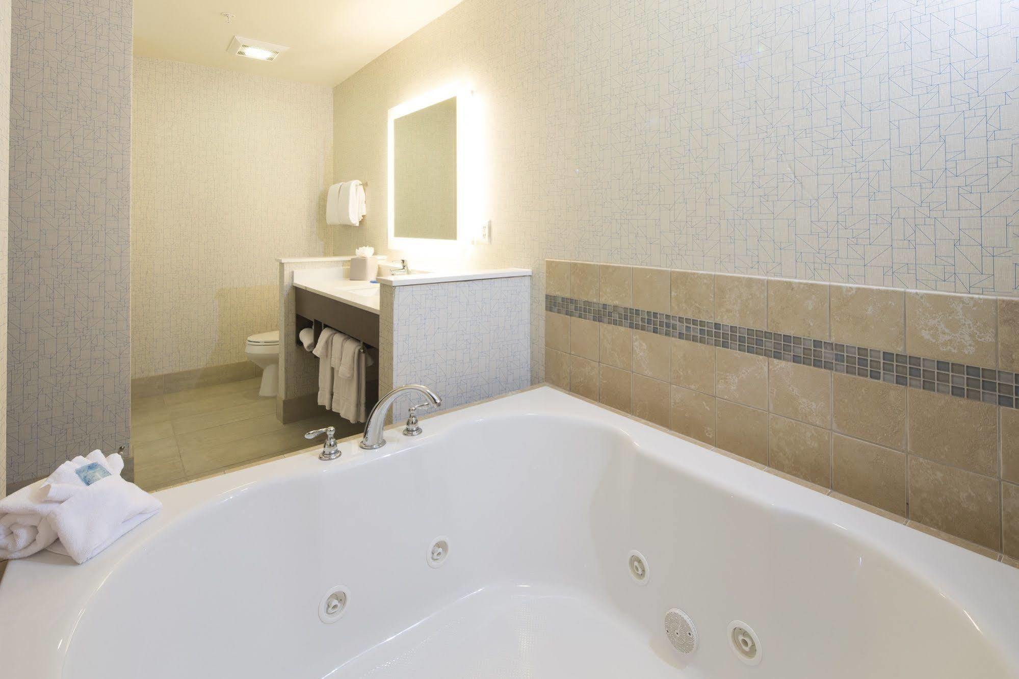 Holiday Inn Express & Suites - Portage By Ihg Bagian luar foto