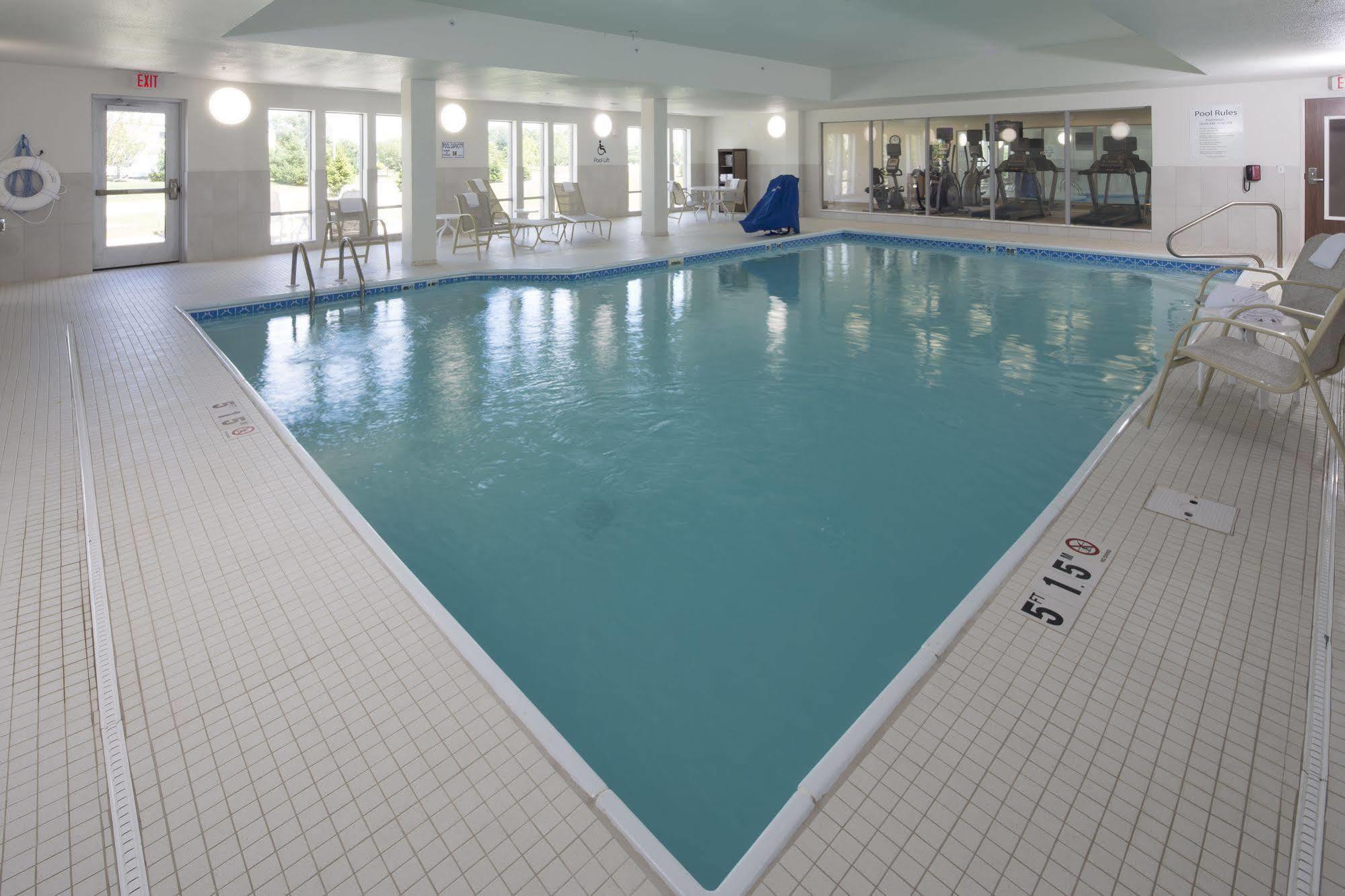 Holiday Inn Express & Suites - Portage By Ihg Bagian luar foto